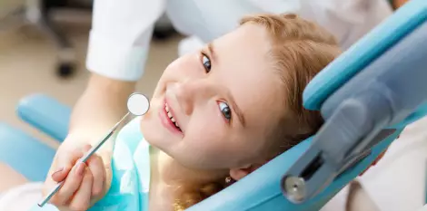 أهمية الفلورايد لأسنان صحية لصغيري