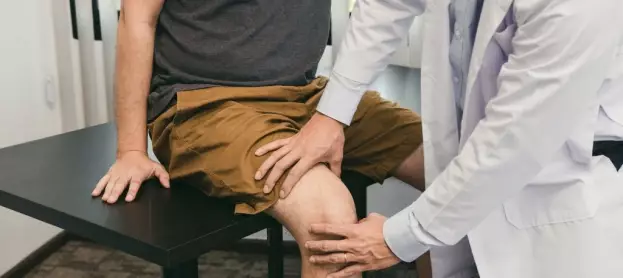 كيف يمكن علاج خشونة الركبة؟