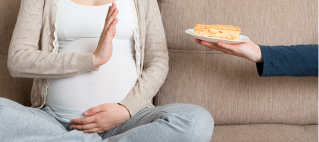 ما الأطعمة التي يجب تجنبها خلال فترة الحمل؟