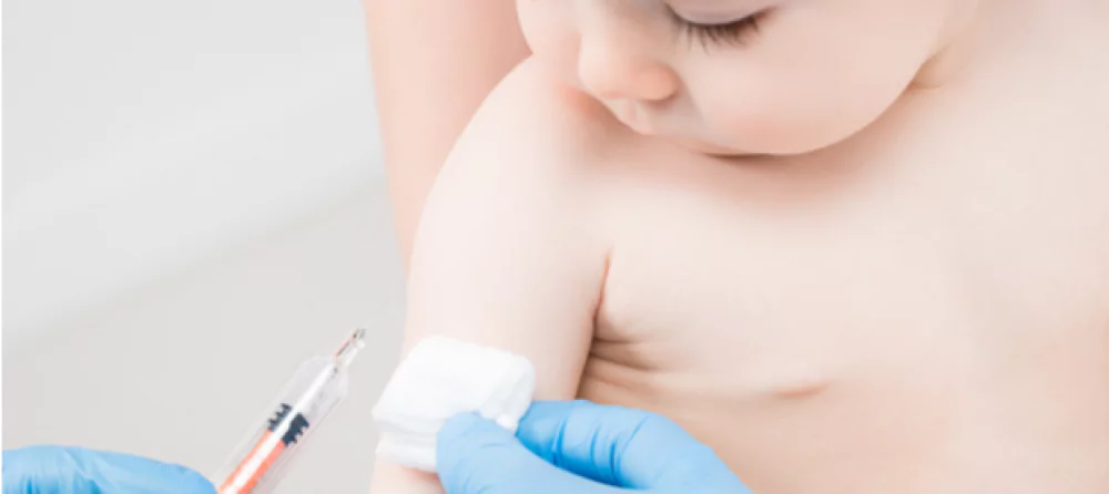 ما التطعيمات الأساسية والإضافية في سن الستة شهور؟