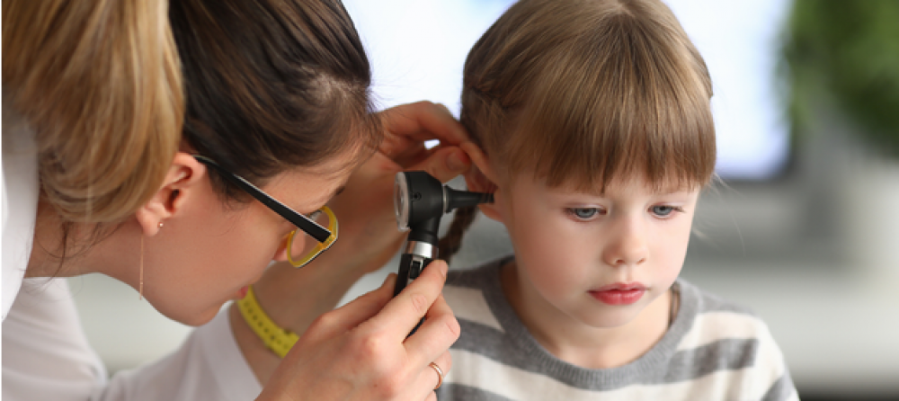 ما أعراض التهاب الأذن عند الأطفال