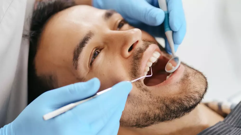 ما أسباب التهاب اللثة؟ وما أعراضه؟