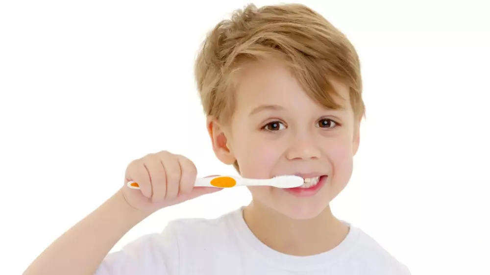 ما طريقة تنظيف الأسنان للأطفال؟