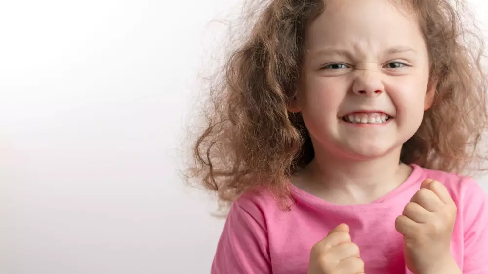 ما أسباب صرير الأسنان عند الأطفال؟ وما طرق علاجه؟