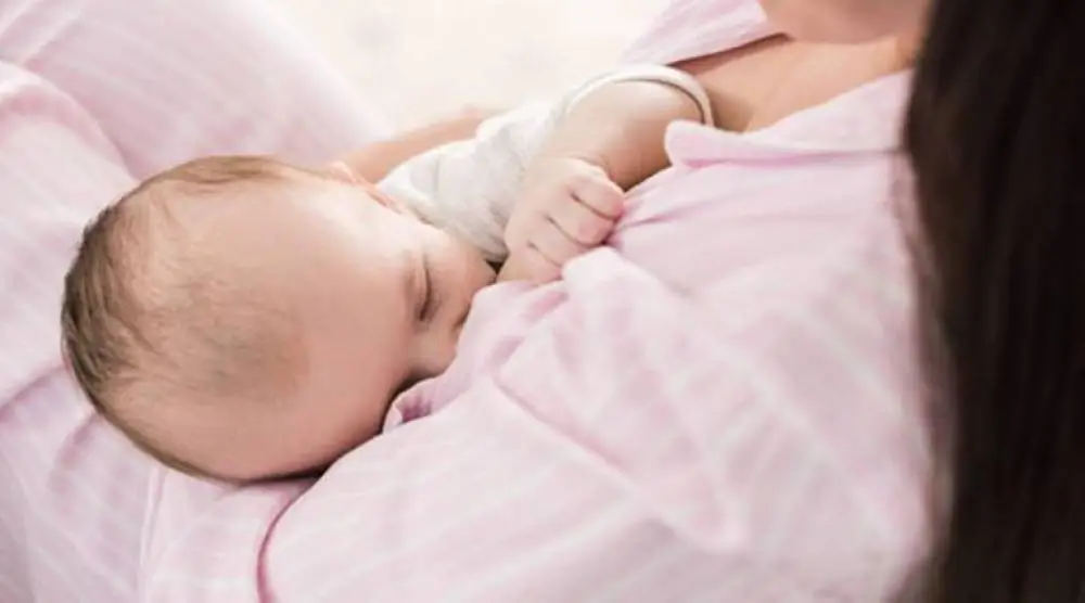 سبب نهجان الطفل أثناء الرضاعة
