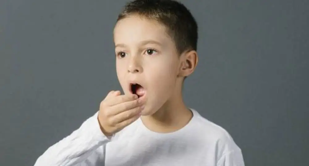 ما أسباب رائحة الفم عند الأطفال؟ وكيف يمكن علاجها؟