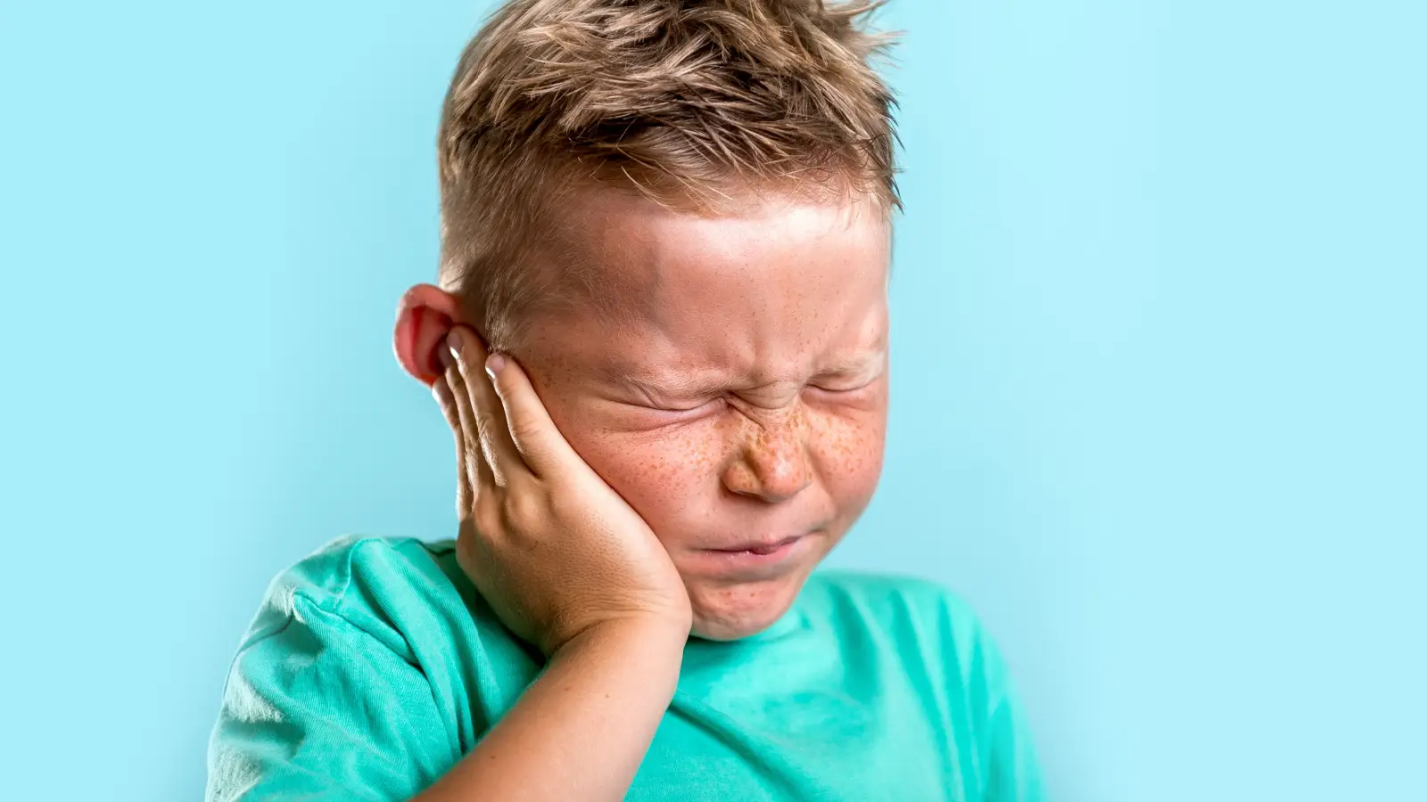 ما أسباب التهاب الاذن عند الاطفال؟ وما أعراضه؟
