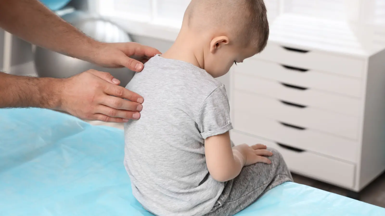 ضعف العضلات عند الأطفال بجلسات العلاج الطبيعي