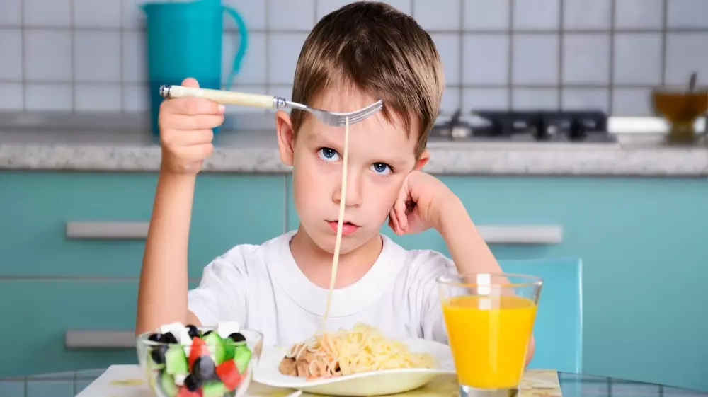 ما مشاكل الأكل عند الأطفال؟ وما حلها؟