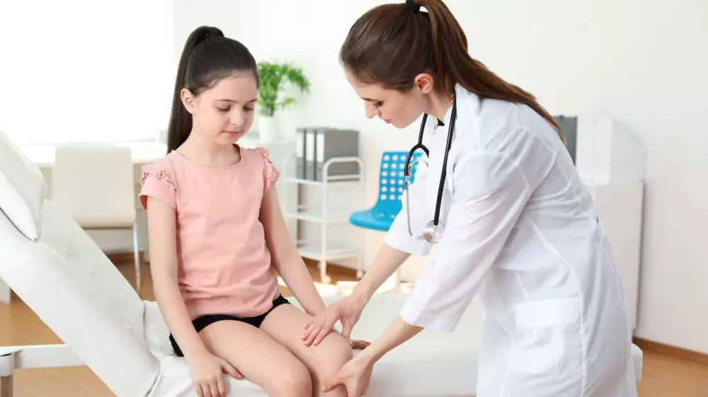 ما أعراض شرخ العظام عند الأطفال؟