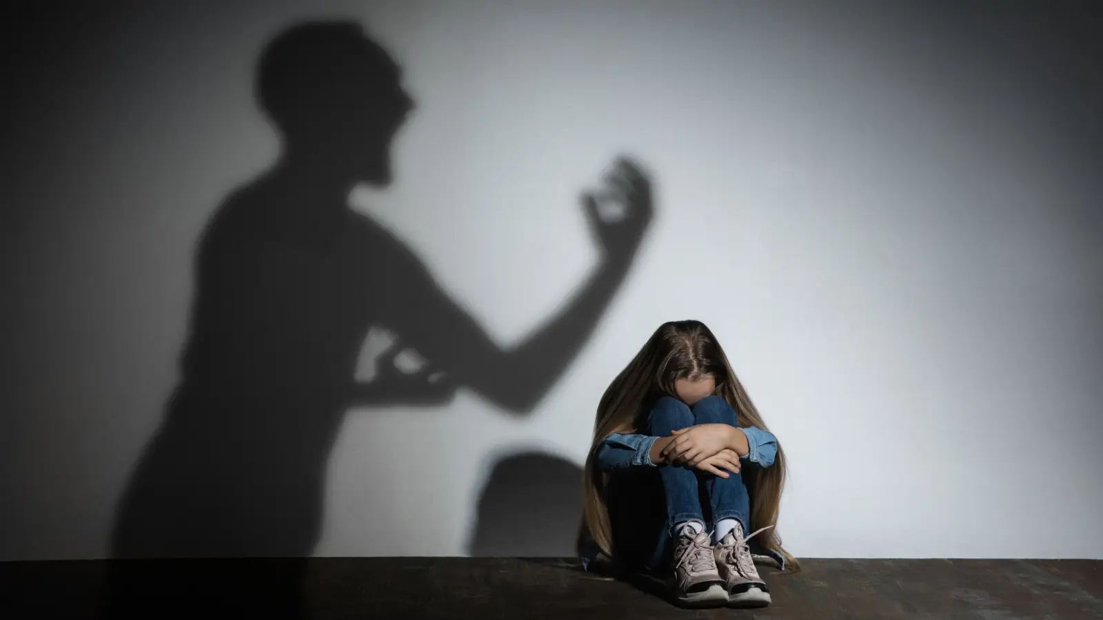 ما أنواع العنف الجسدي ضد الأطفال؟ وما أضراره؟