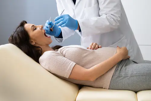 كيف يمكن تسكين ألم الأسنان للحامل؟