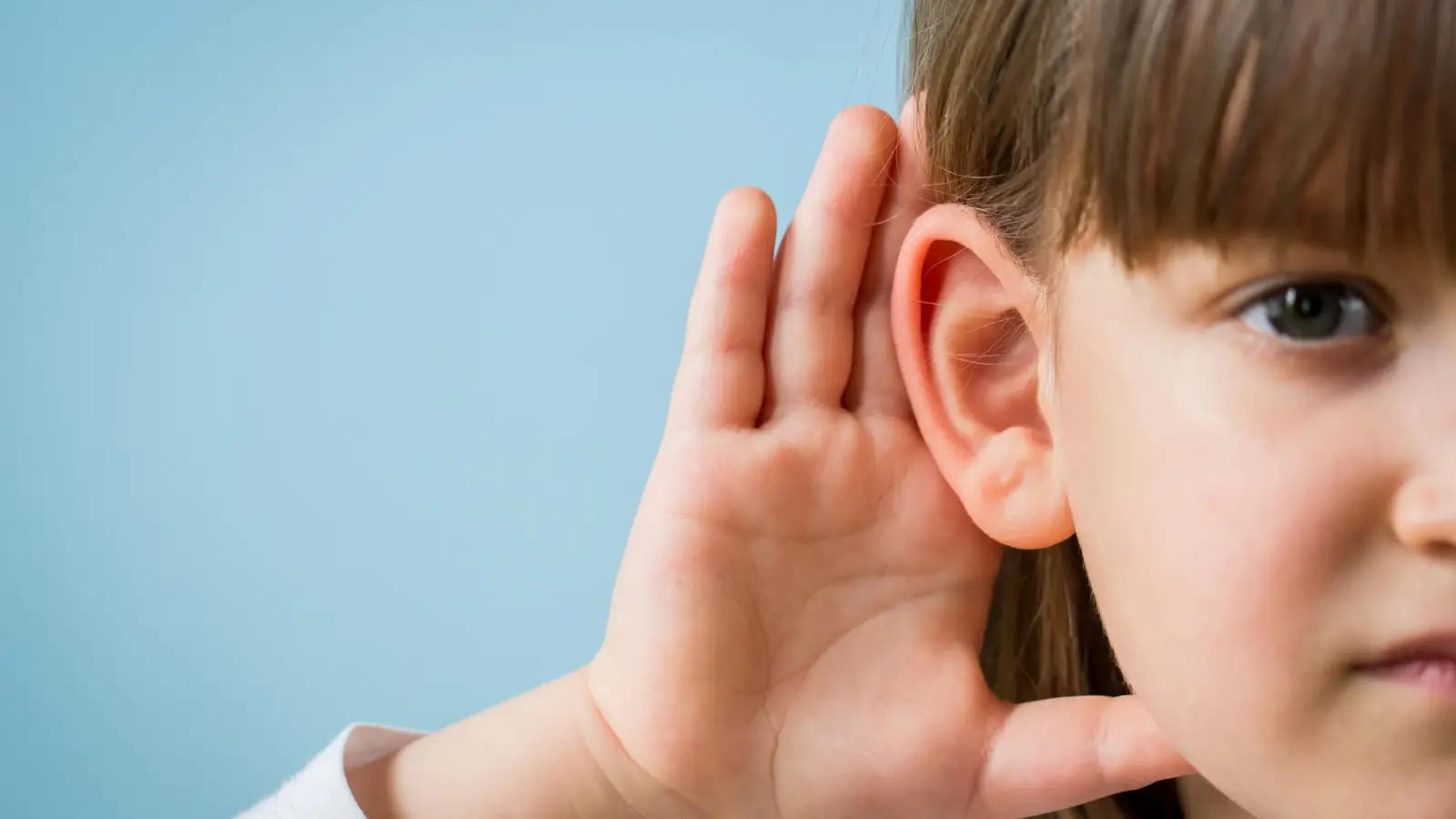 ما علاج ضعف السمع عند الأطفال؟