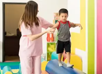 علاج طبيعي للاطفال للمشي