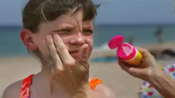 علاج ضربة الشمس في الرأس للاطفال