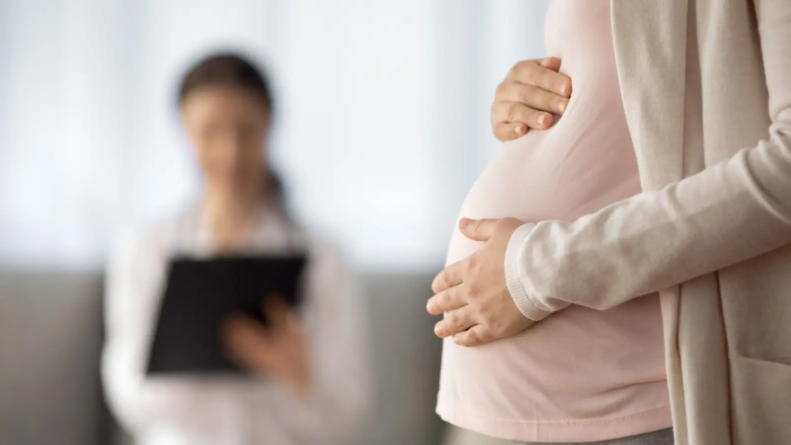 هل تؤثر نفسية الحامل في الشهور الاخيرة على صحة الجنين؟