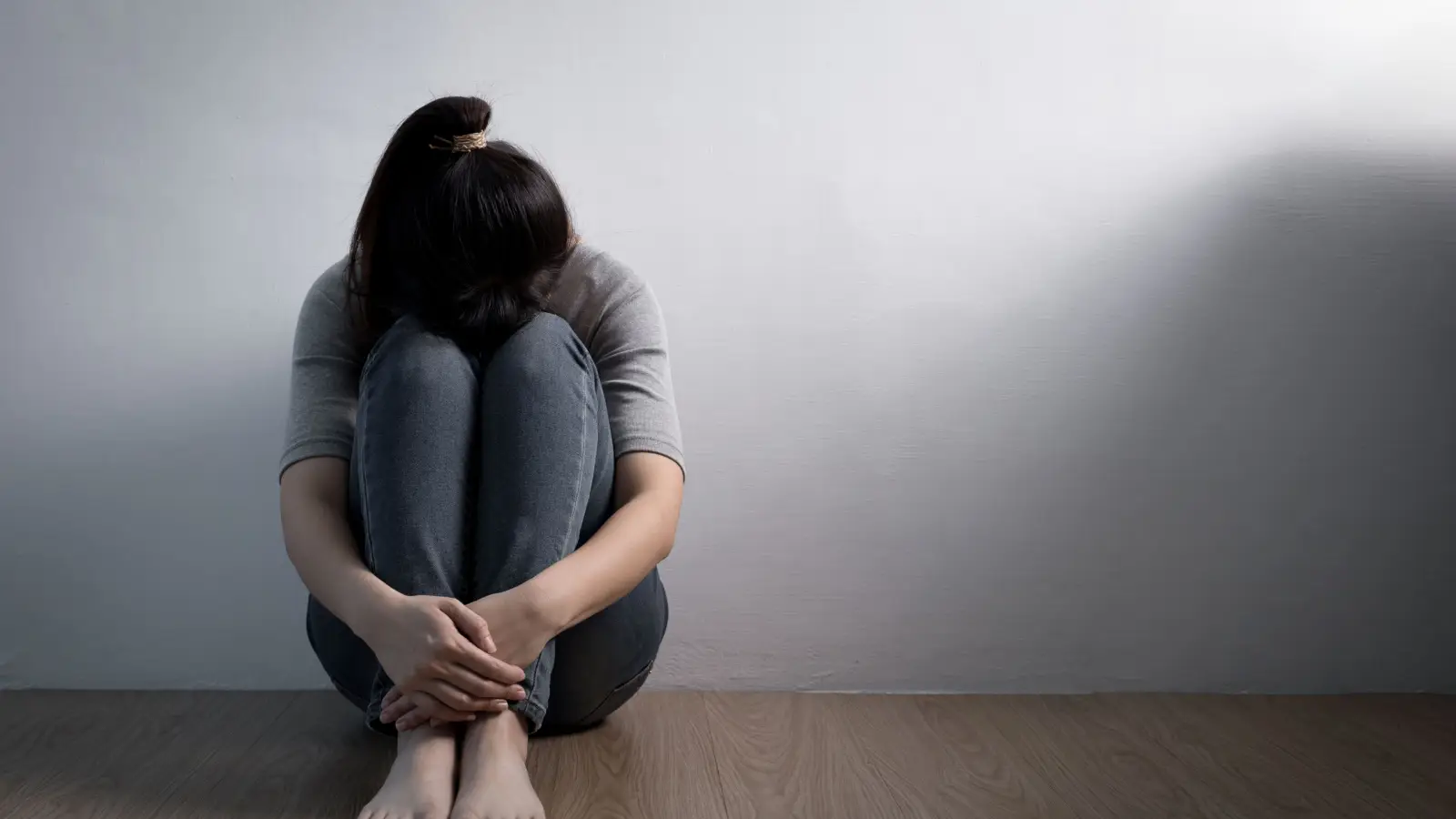 ما هو الاكتئاب الحاد وما هي أعراضه وأسبابه وكيفية علاجه؟