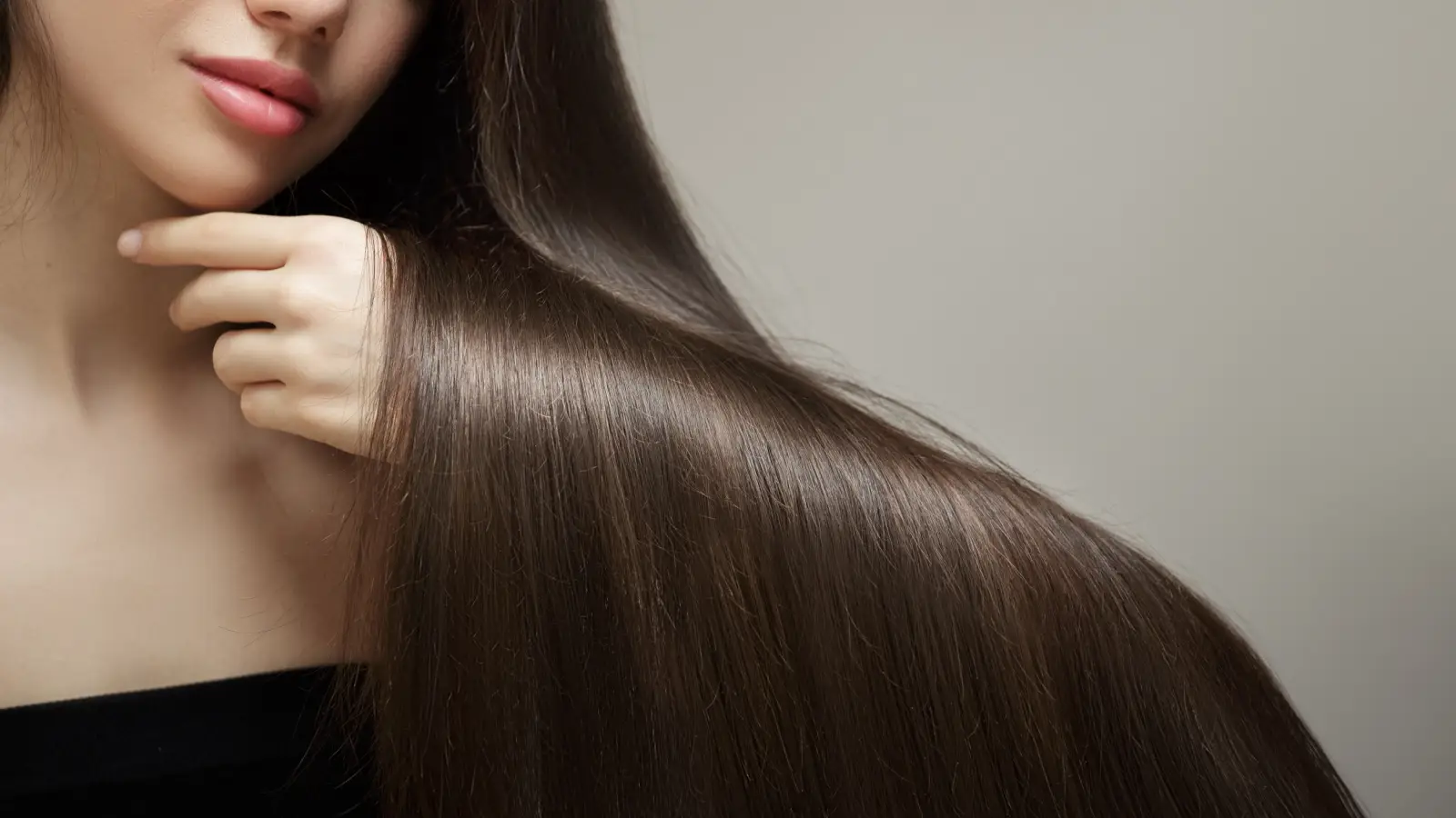 ما هو الفيتامين المسؤول عن كثافة الشعر؟