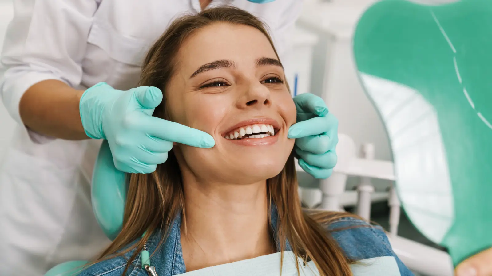 ما الفرق بين تركيب جسر الأسنان وزراعة الأسنان؟