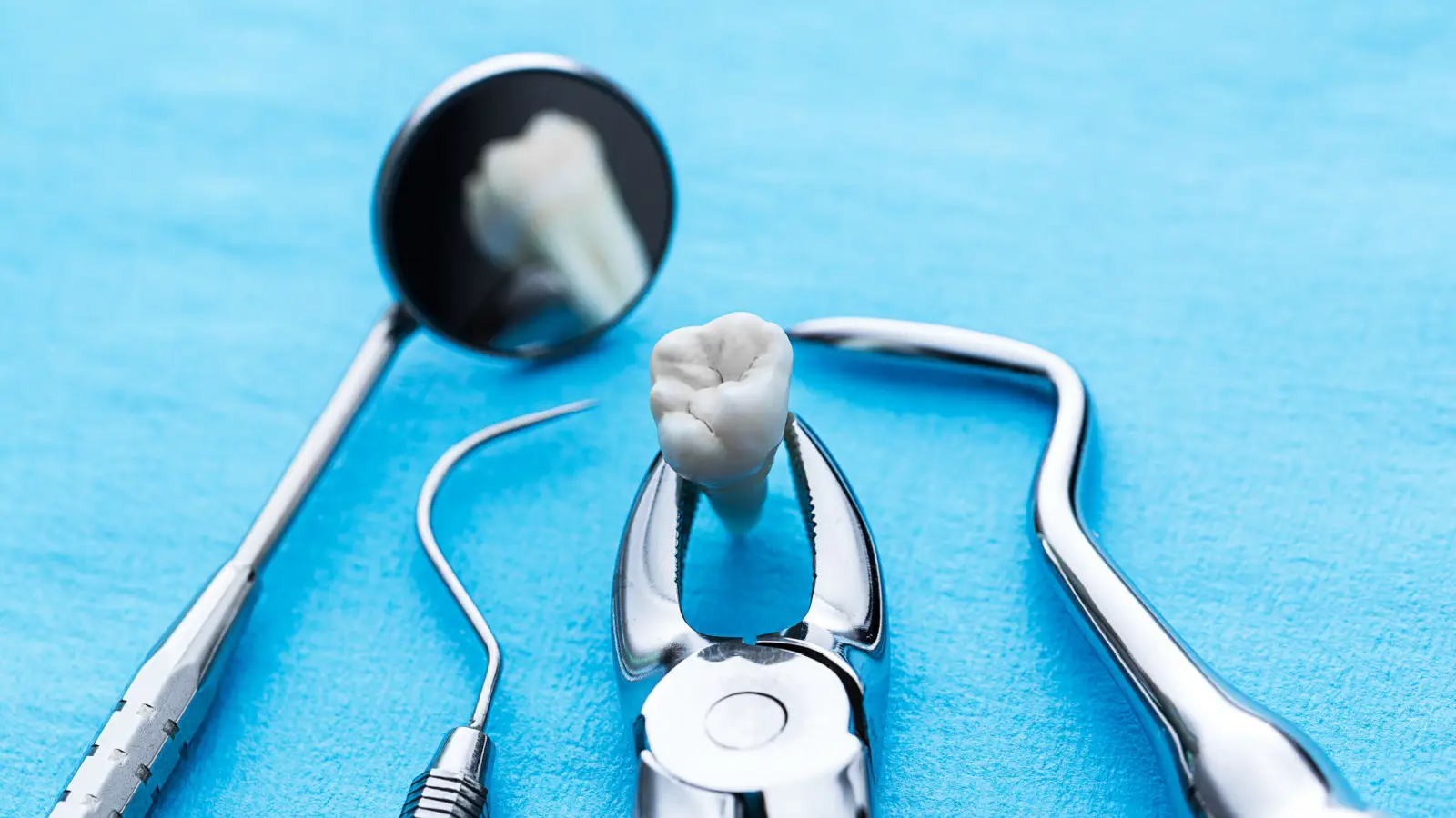ما هي أضرار خلع الأسنان؟ وما هي المضادات الحيوية المستخدمة؟