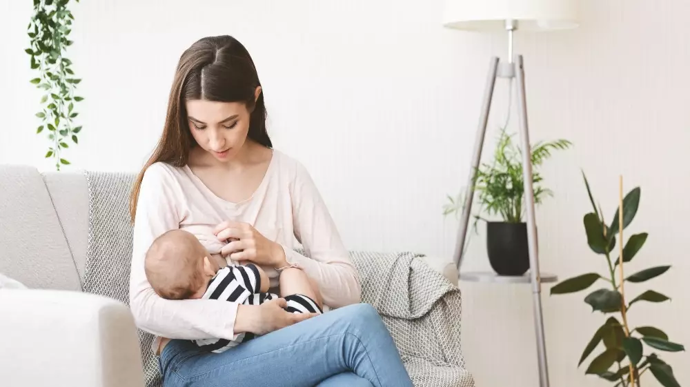 ما فوائد الرضاعة الطبيعية للأم والطفل؟