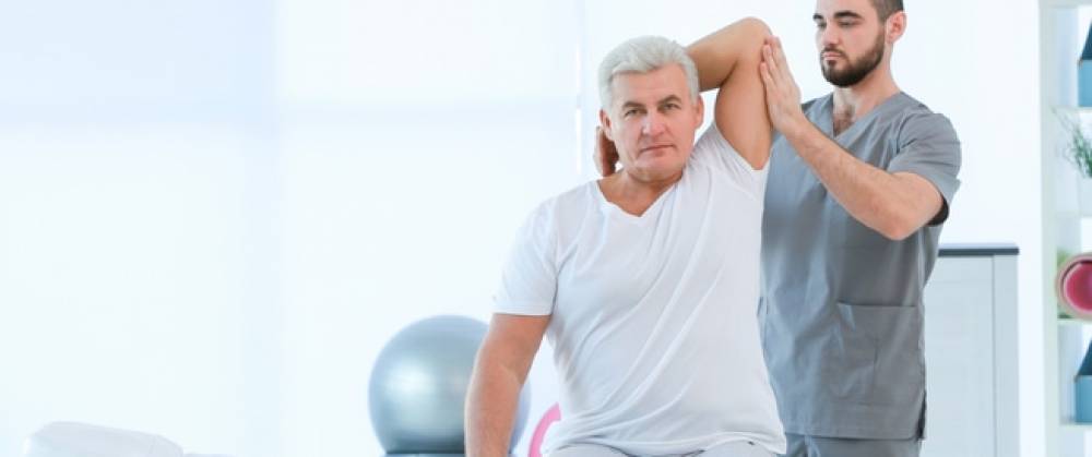 العلاج الطبيعي للعضلات للظهر للركبة وأنواعه وفوائده وجلساته