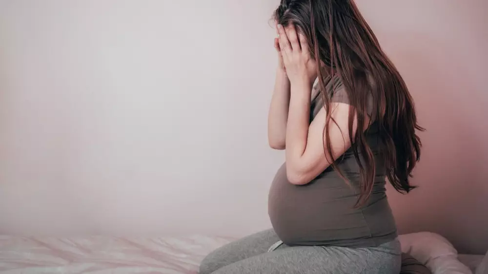 ما هي أعراض اكتئاب الحمل؟ وكيف يمكن علاجه؟
