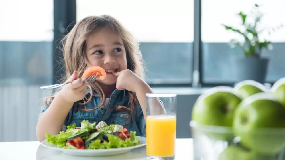 ما هي الأطعمة التي نحتاجها في تغذية الأطفال؟