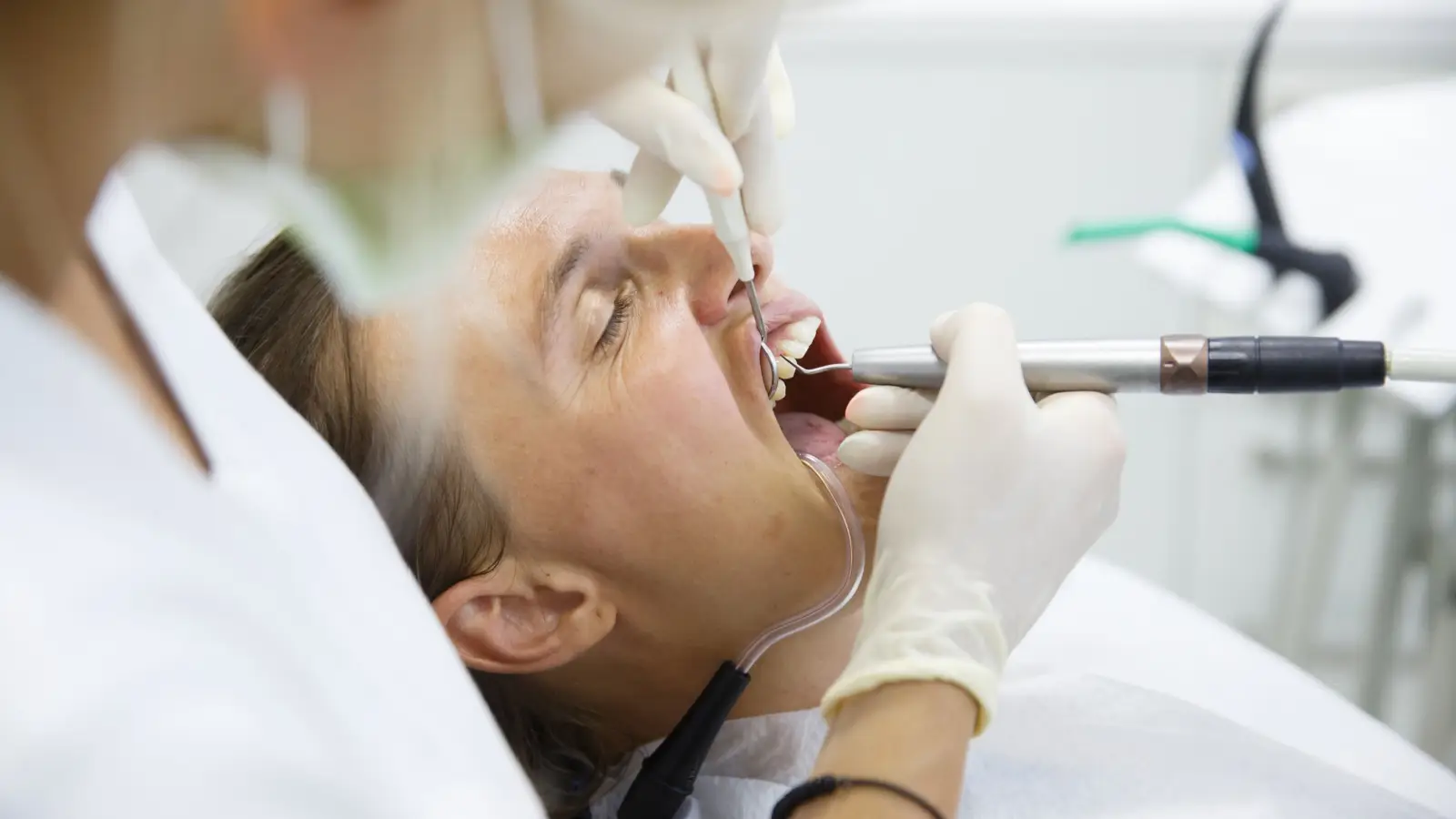 ما هي طرق علاج عصب الأسنان؟