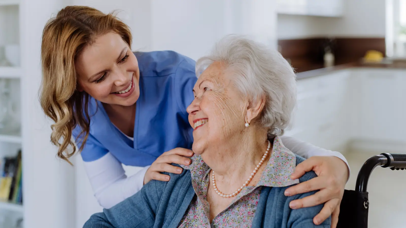 ما هي مميزات الرعاية المنزلية الصحية في عيادات أندلسية؟