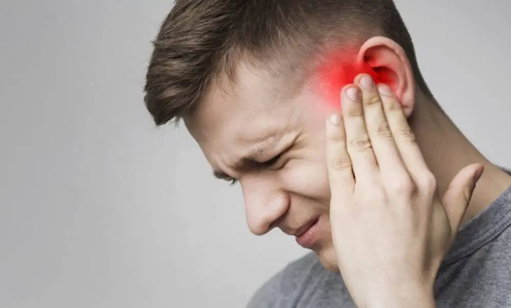 ما هي أسباب التهاب الأذن الخارجية وكيف يمكن علاجها؟