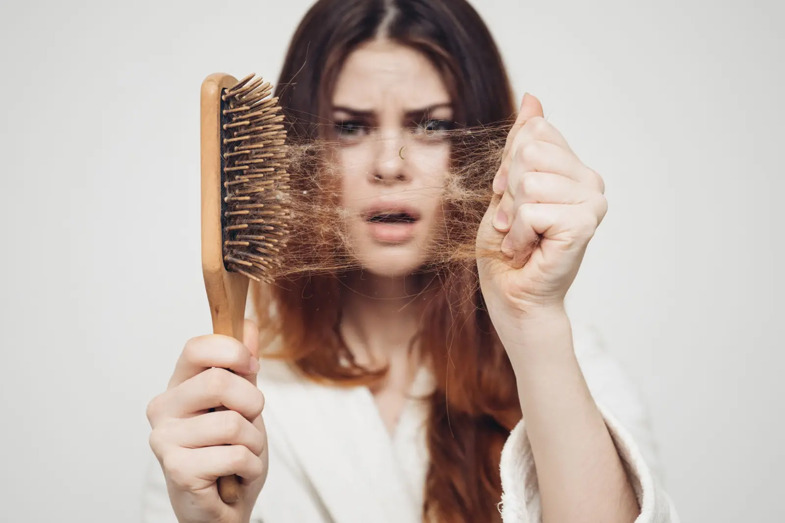 هل تساقط الشعر خطير؟ وما هي أسبابه؟