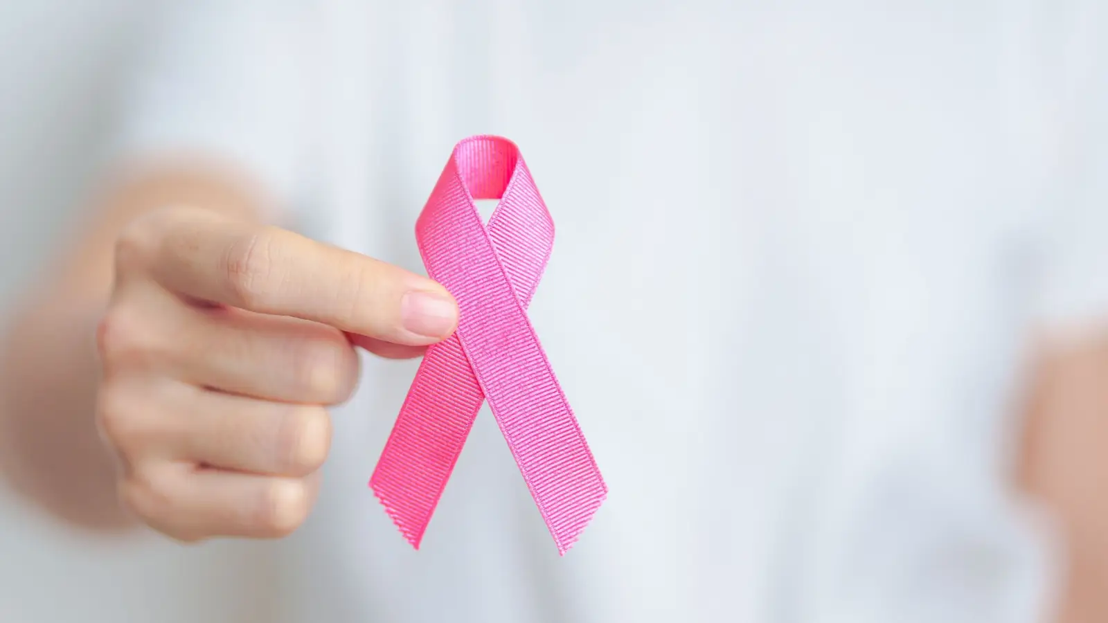 ما هي أسباب سرطان الثدي عند النساء والرجال؟