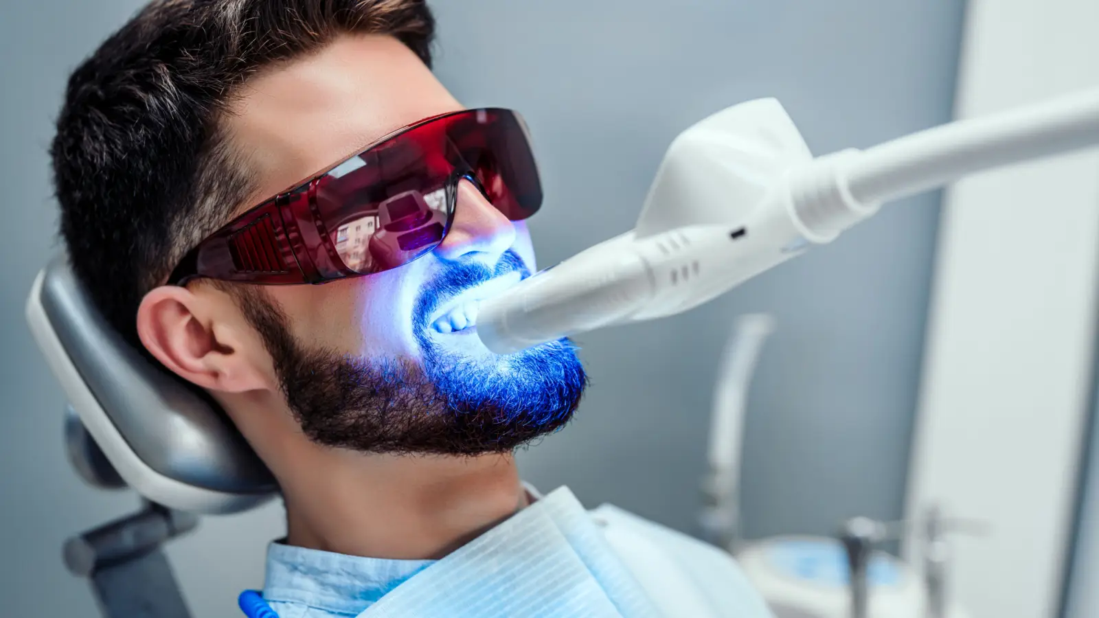 ما هي إجراءات علاج الأسنان بالليزر في جدة؟