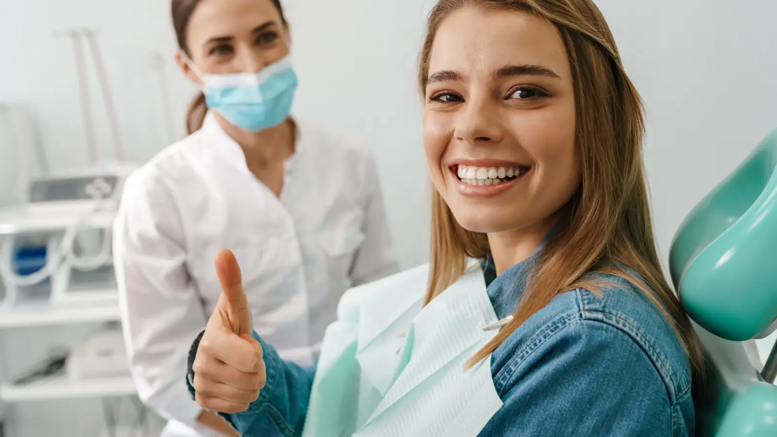 ما هو علاج نزول اللثة وتعري الأسنان؟