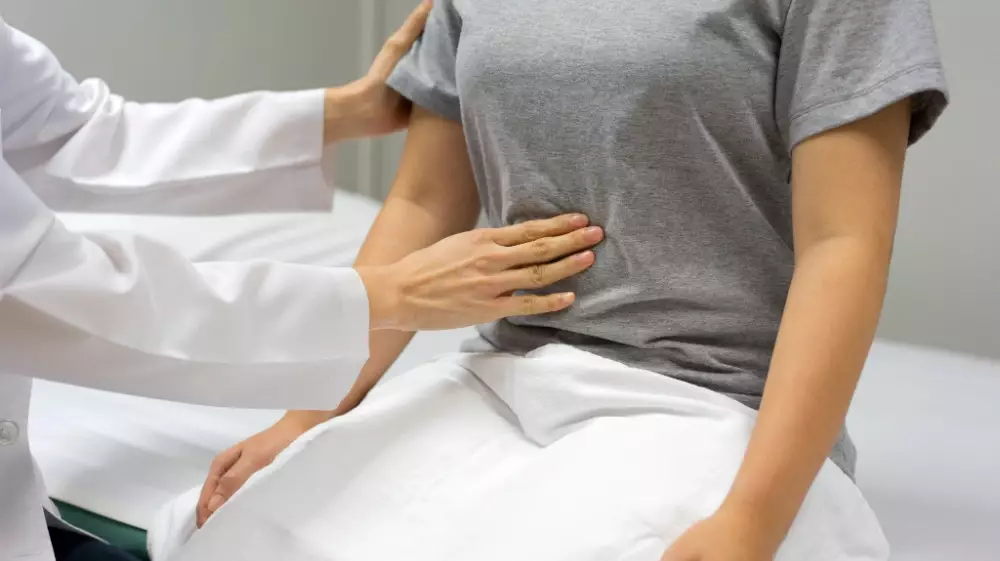 ما أعراض سرطان المستقيم؟ وهل يمكن علاجها؟