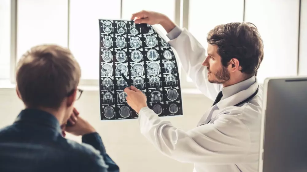ما أعراض جلطة الدماغ؟ وماذا بعدها؟