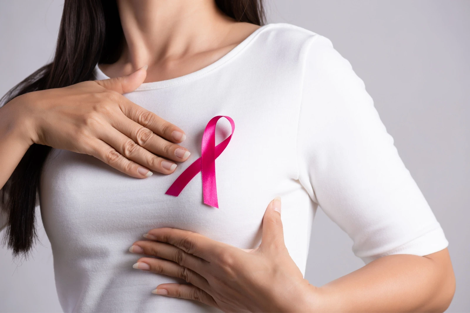 أين توجد كتلة سرطان الثدي بالصور؟